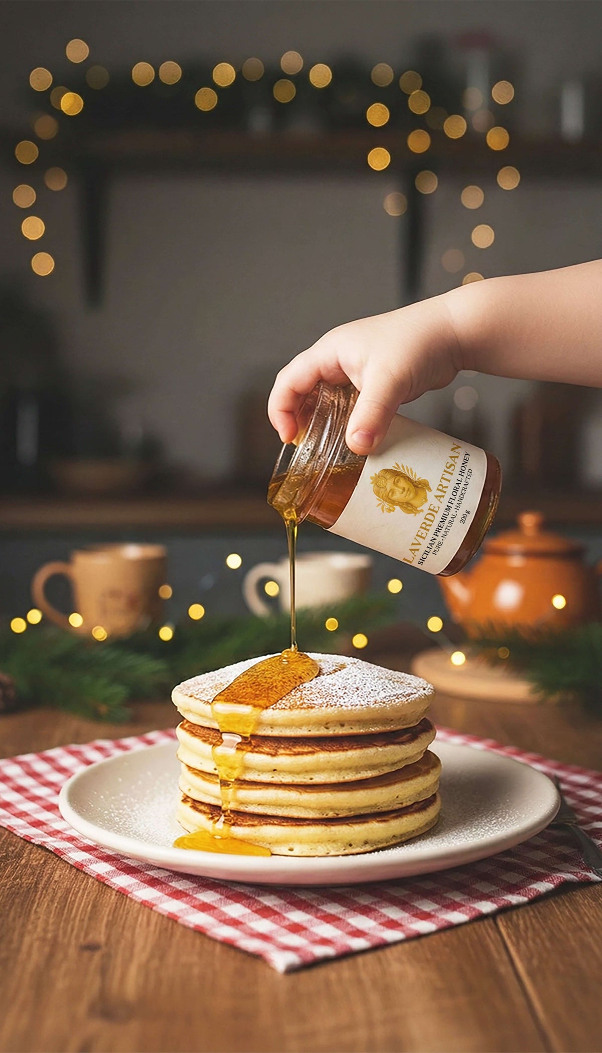 LAVERDE raw Sicilian honey 200g in a festive Christmas setting — unfiltered multifloral honey from Sicily for premium holiday gifting
