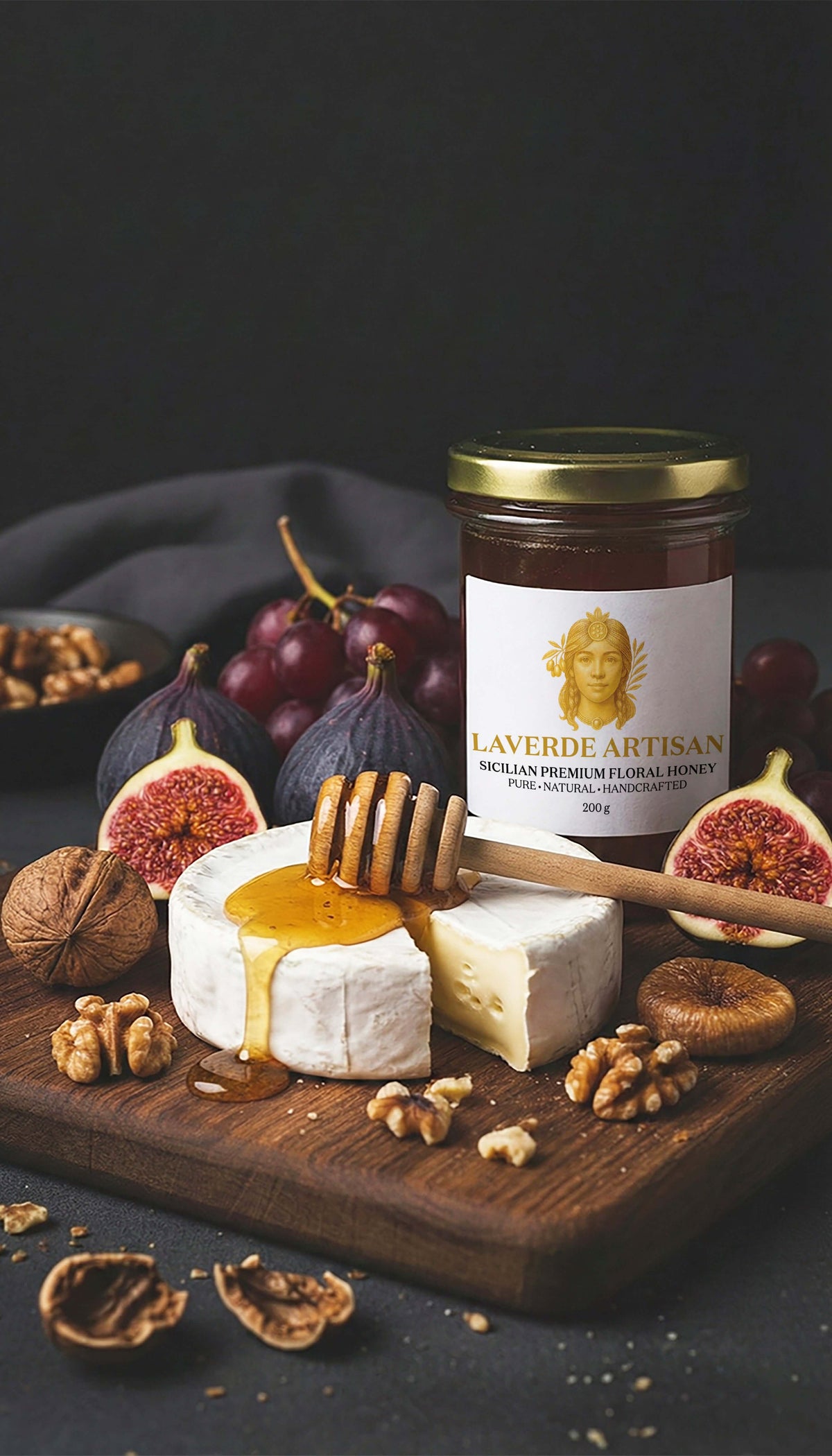 LAVERDE raw Sicilian honey 200g served at a Christmas table — unfiltered artisan multifloral honey from central Sicily for festive gourmet meals